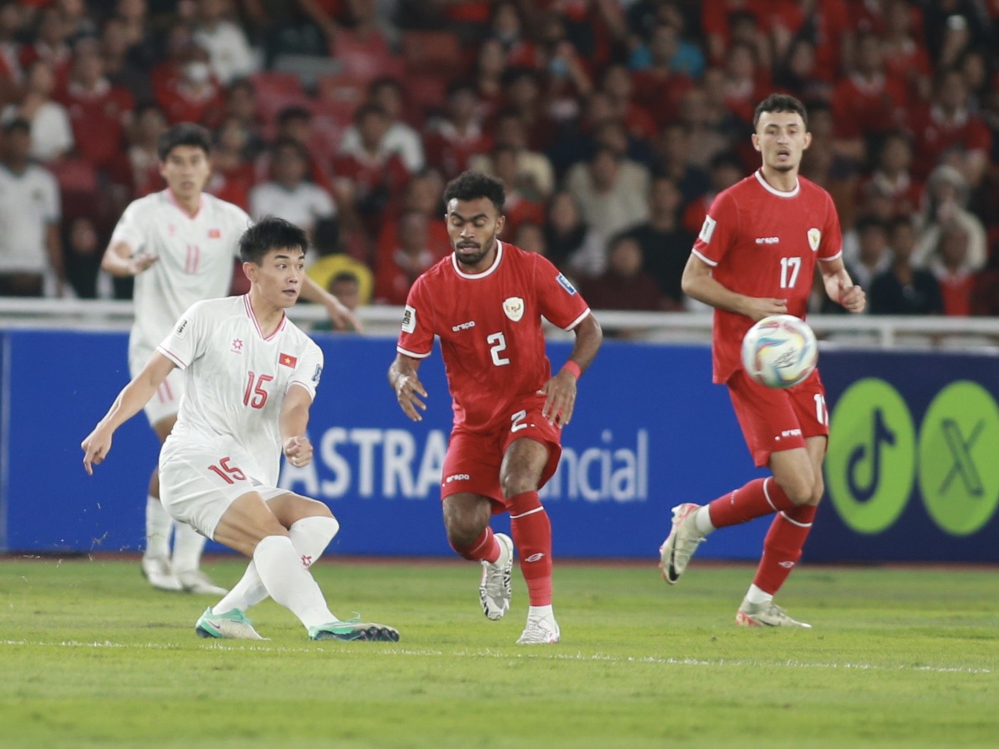 Đình Bắc chơi lẻ loi tại Gelora Bung Karno