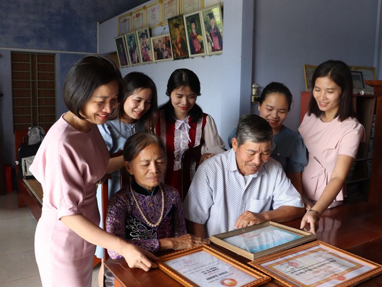 Gia đình với 6 người con gái đều có bằng cử nhân tại xã Triệu Tài (huyện Triệu Phong, tỉnh Quảng Trị)