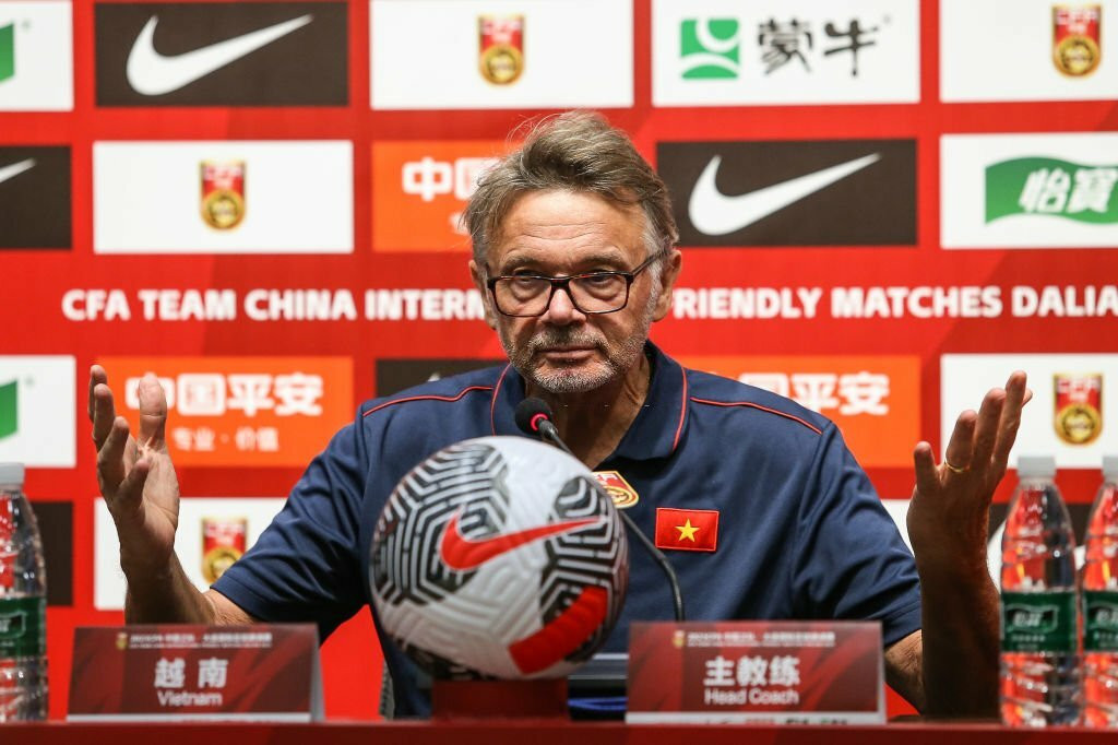 HLV Philippe Troussier: Tuyển Việt Nam có thể đánh bại Trung Quốc