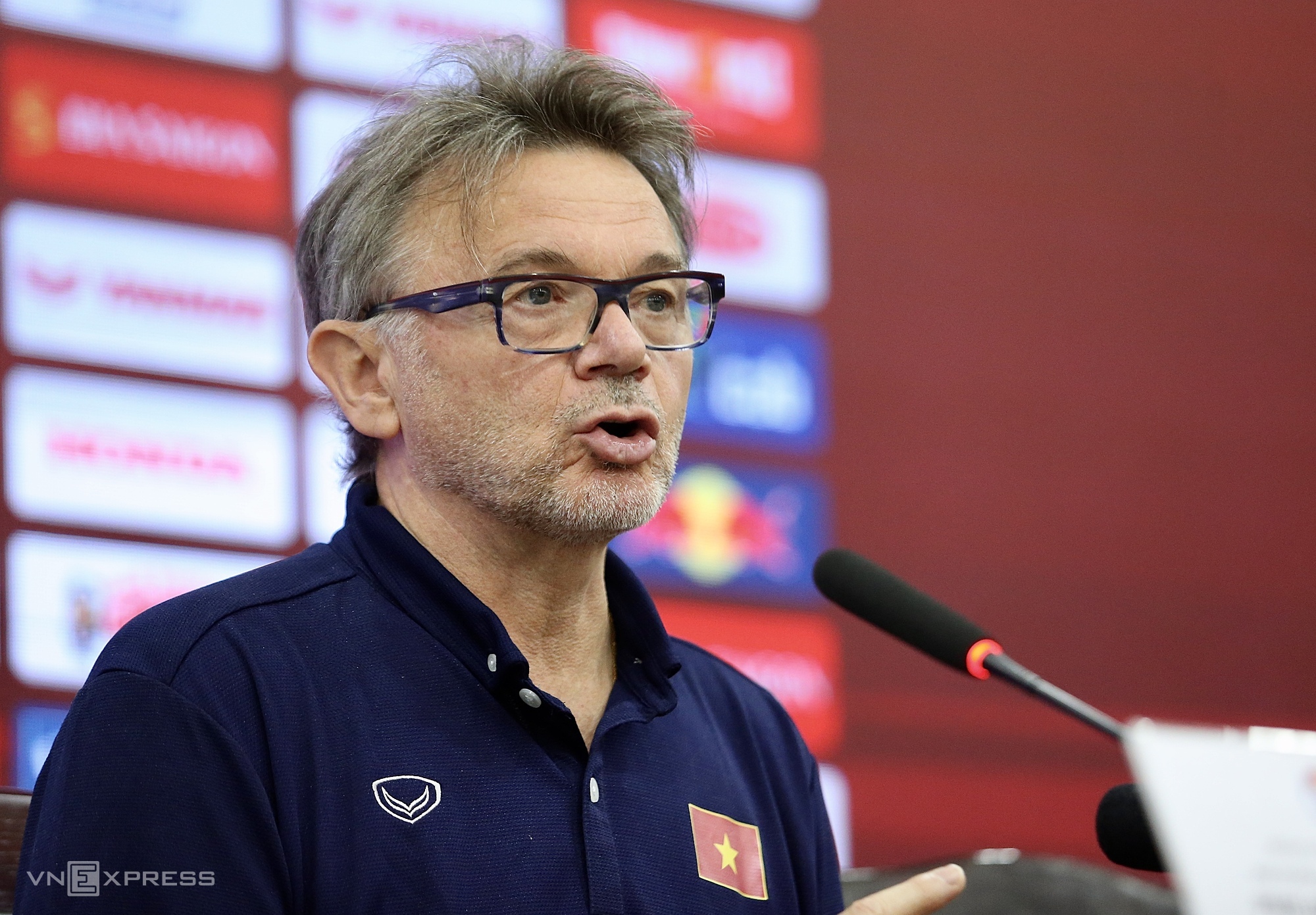 HLV Troussier: ‘Tuy thua nhưng ĐT Việt Nam thi đấu rất hay với khả năng kiểm soát bóng tốt. Tôi tự hào về các học trò’