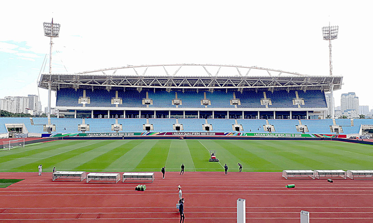Sân Mỹ Đình là nơi có sân vận động và đường chạy hiện đại nhất Việt Nam nhưng luôn trong tình trạng xuống cấp, “đóng cửa” với các vận động viên đội tuyển - Ảnh: KHƯƠNG XUÂN
