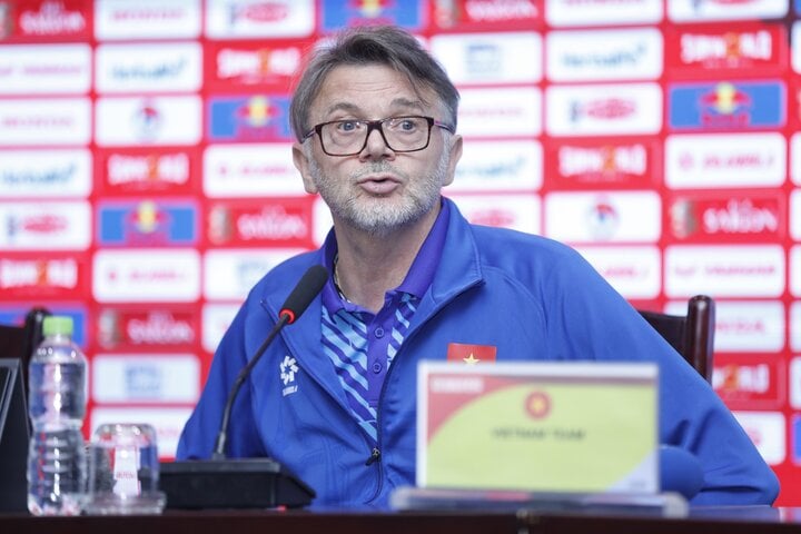 HLV Philippe Troussier đẩy trách nhiệm cho học trò?