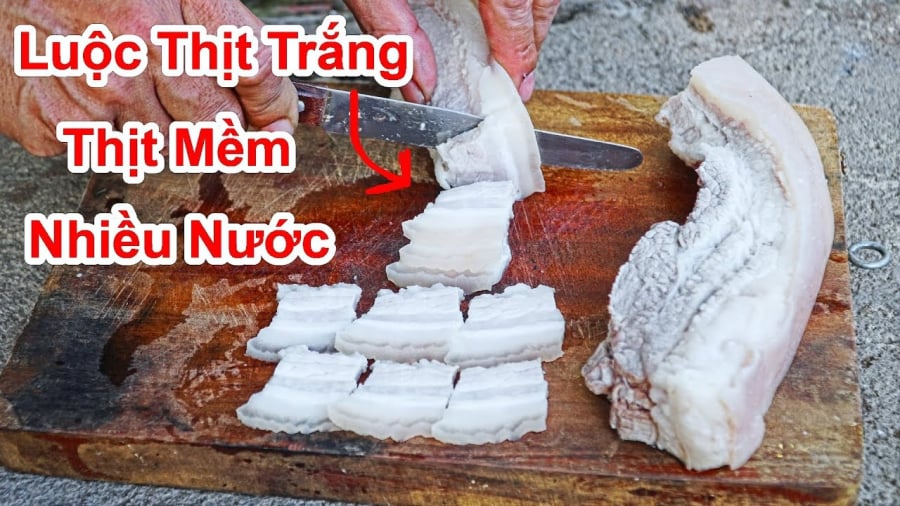 Thành phẩm là thịt lợn luộc mềm, nhiều nước, chín vừa và nhả hết cặn bẩn