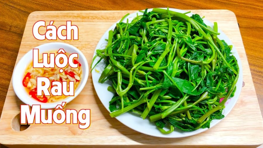 Ngâm đến khi nước hết lạnh, vớt rau ra để cho ráo nước.