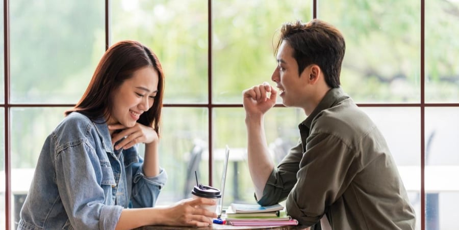 Vì vậy, mấu chốt là làm cho đối phương có cảm giác bạn không bị ràng buộc với anh ta, trong thế giới của bạn có rất nhiều thứ, và anh ta chỉ là một phần trong đó.
