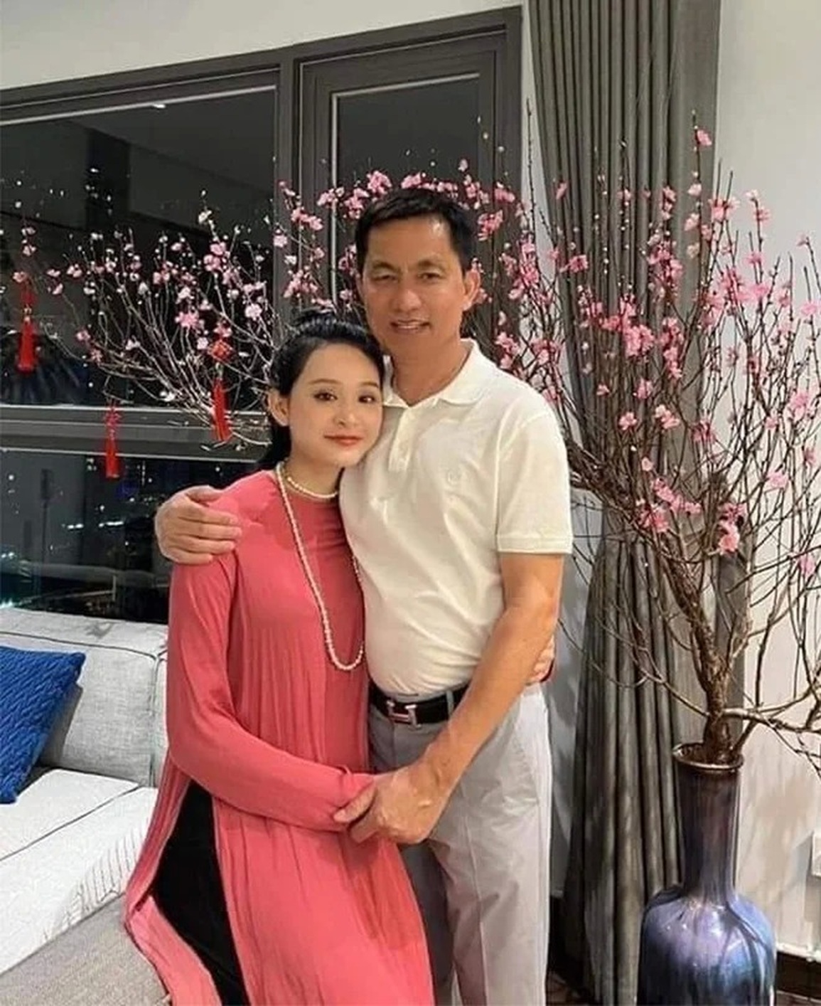 Ông Hồ Nhân, người chụp ảnh cùng Hiền Hồ, là ai? - 3