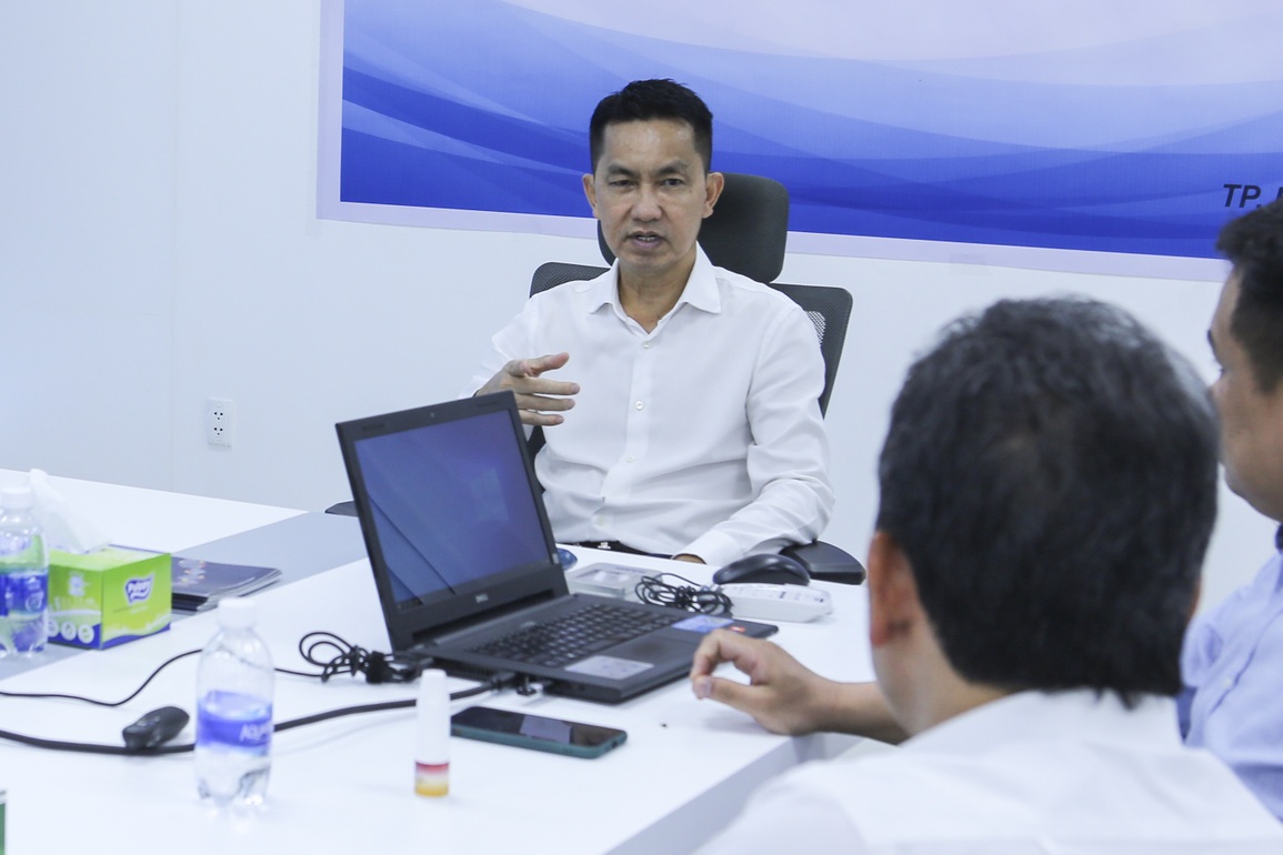 Ông Hồ Nhân, người chụp ảnh cùng Hiền Hồ, là ai? - 2