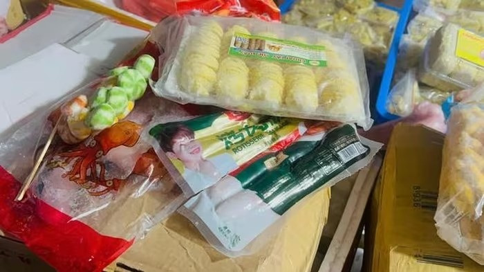 Gần 1 tấn xiên bẩn, viên thả lẩu không rõ nguồn gốc bị thu giữ tại Hà Nội