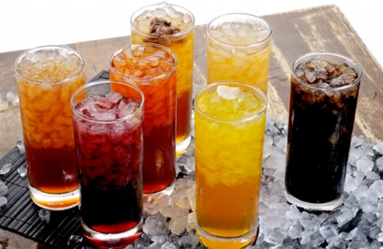 3 loại nước là “vua rút cạn canxi” nhưng nhiều người vẫn mê: Uống càng nhiều xương càng giòn, dễ gãy- Ảnh 1.