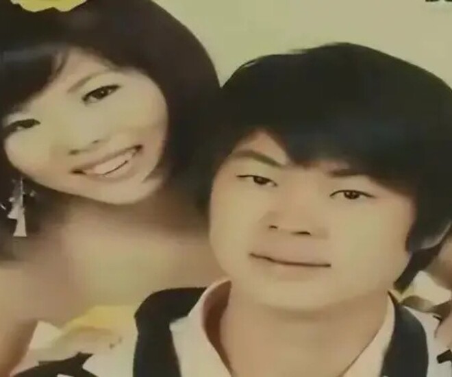 Chị Á Hương cùng chṑng.