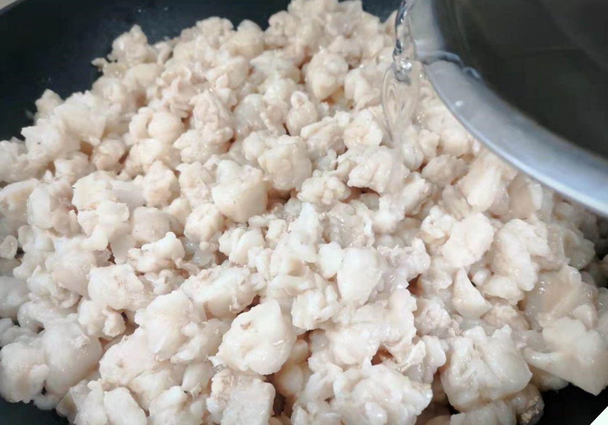 Rán mỡ lợn cứ cho thêm 3 thứ này, mỡ lúc nào cũng trắng phau phau, thơm nức không bị hôi tanh, để cả năm - Ảnh 4.