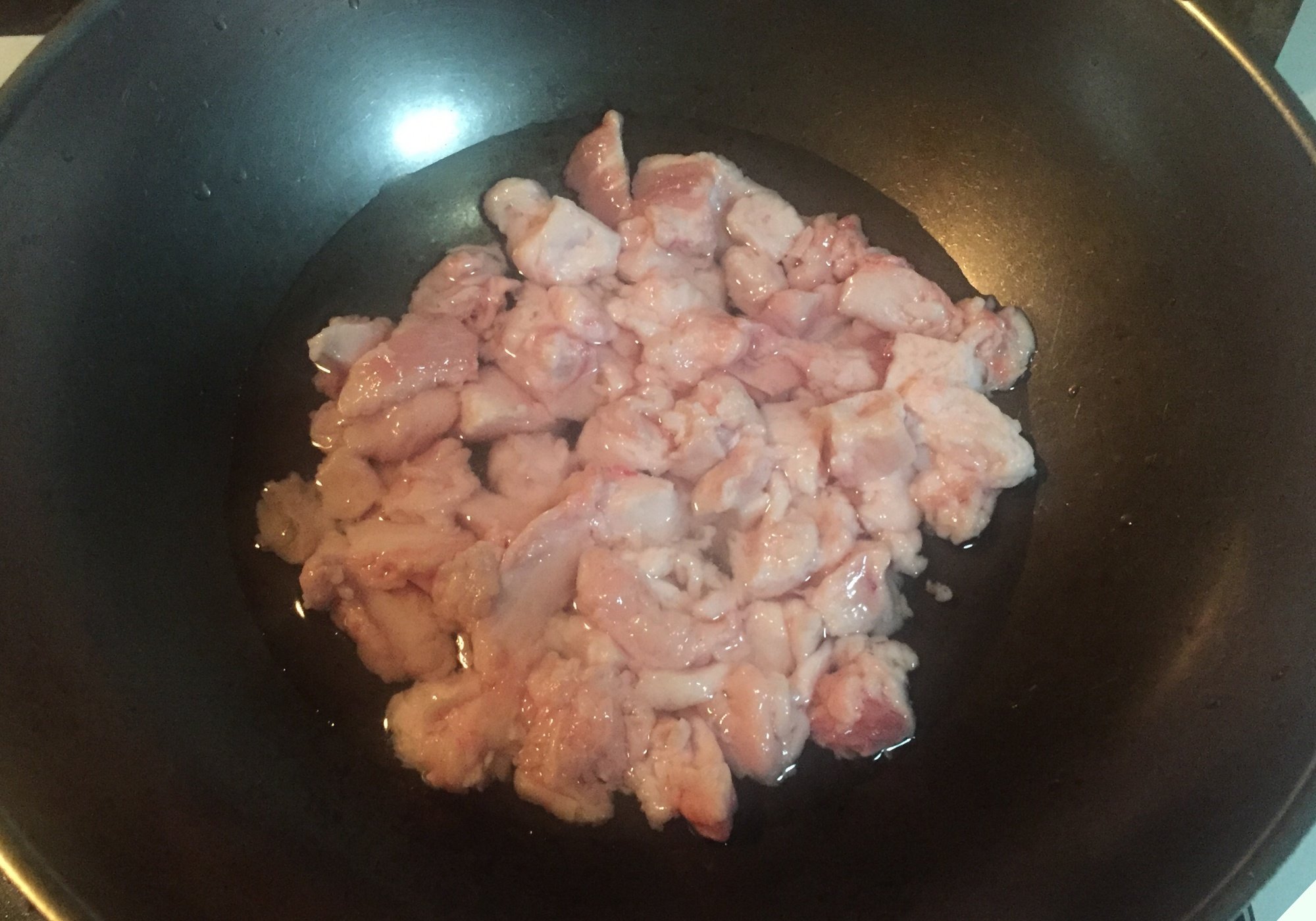 Rán mỡ lợn cứ cho thêm 3 thứ này, mỡ lúc nào cũng trắng phau phau, thơm nức không bị hôi tanh, để cả năm - Ảnh 3.