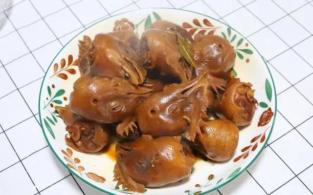 Ăn thịt gà ngon và bổ dưỡng nhưng có 7 bộ phận của con gà chớ dại mà ăn nhiều vì có thể chứa rác thải, độc tố, kim loại nặng - Ảnh 2.